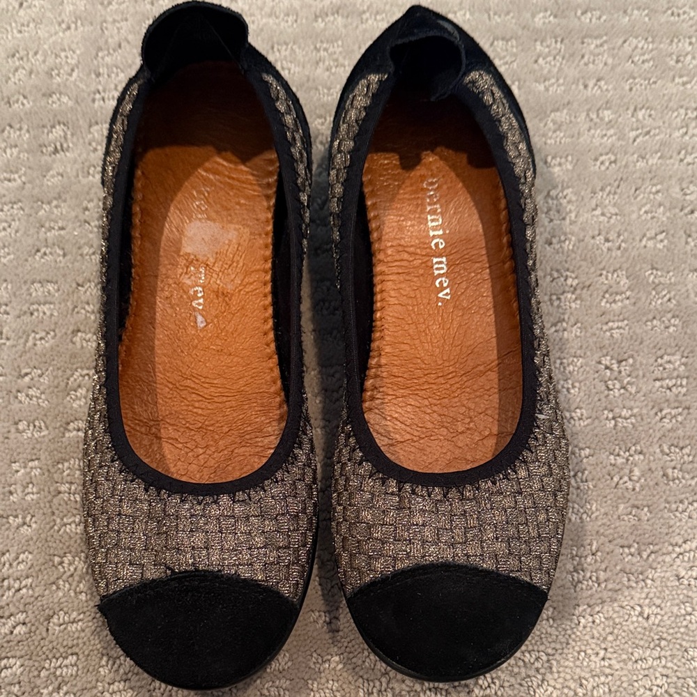 bernie mev.  Black and Gold Flats 38